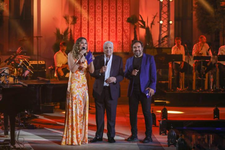 Laury Thilleman, Enrico Macias et André Manoukian.